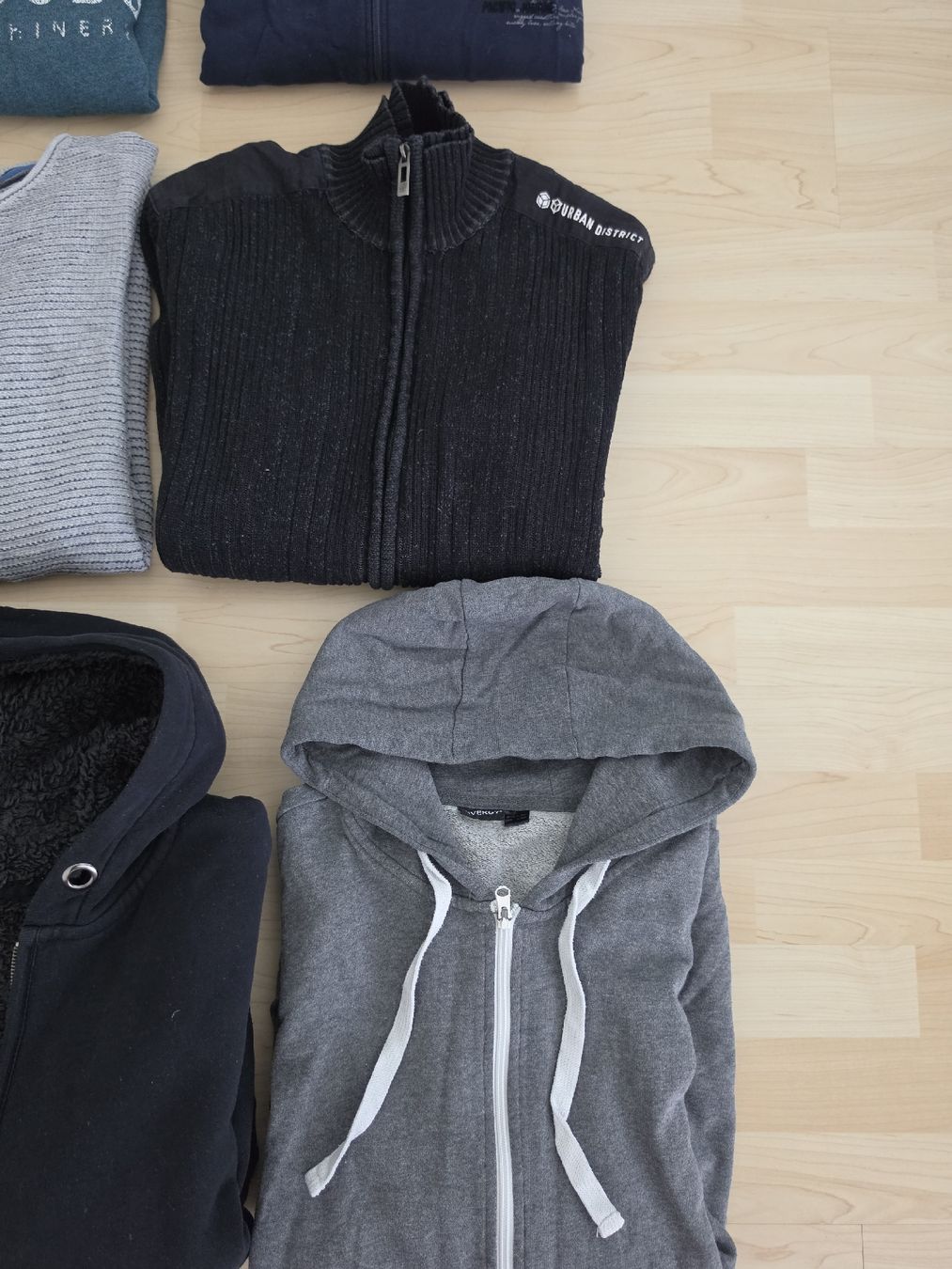Kleiderpakete: 9 Pullover und Sweatjacken XL – Gebraucht aus Würenlos von Nigginiggi 2