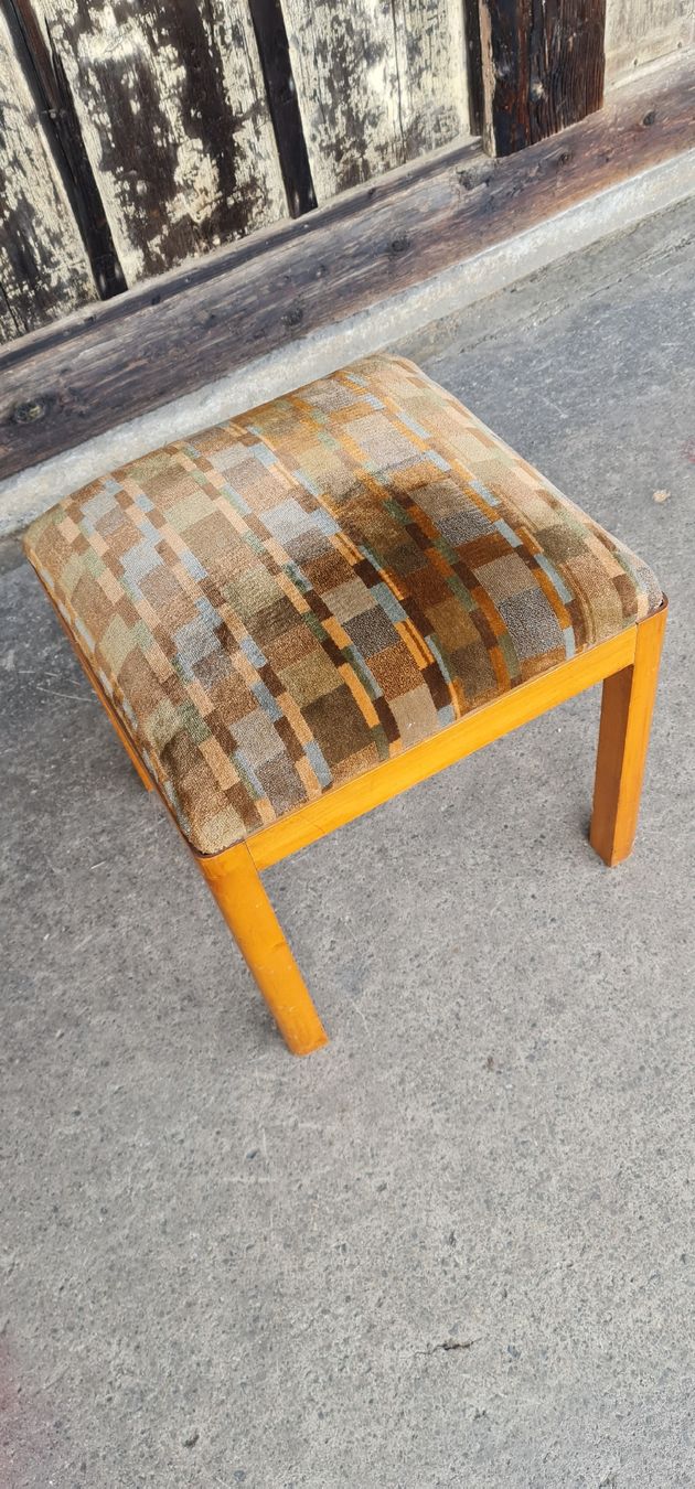 Poltrone: Vintage Sessel mit zwei Hocker – Usato da Bern venduto da lecorbeaubern 4