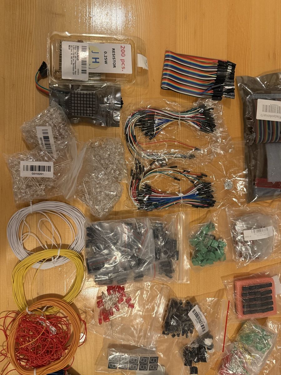 Componenti elettronici: Electronics Components Set – Nuovo (secondo la descrizione) da Zürich venduto da David.1 2
