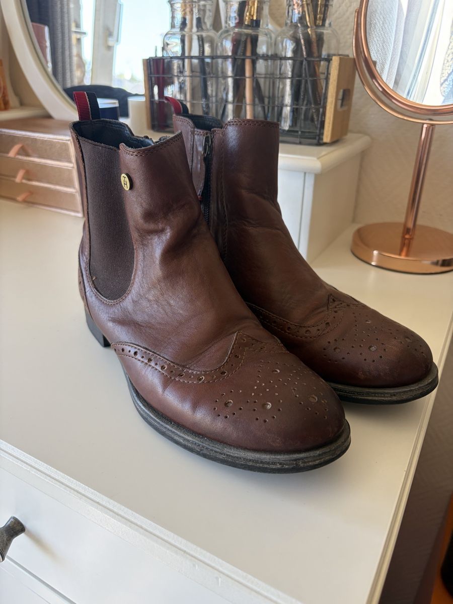 Tommy Hilfiger Damenschuhe: Tommy Hilfiger Boots Grösse 37  – Gebraucht aus Basel von Brunner.T