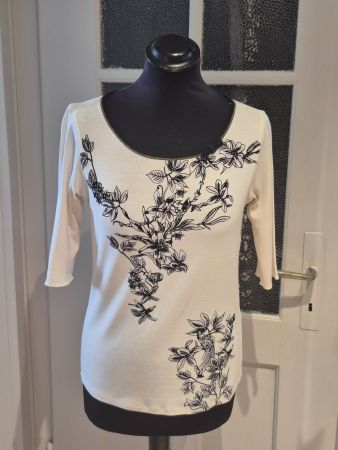 Edles Shirt mit Blumenmuster, Gr. 38, Top Zustand! MARC CAIN