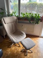 Moderner heizender Sessel mit Metallfüssen