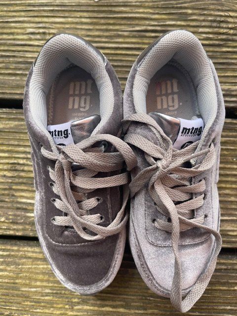 Scarpe per ragazze: MTNG sneakers Gr. 31 – Usato da Basel venduto da PinkPong 1