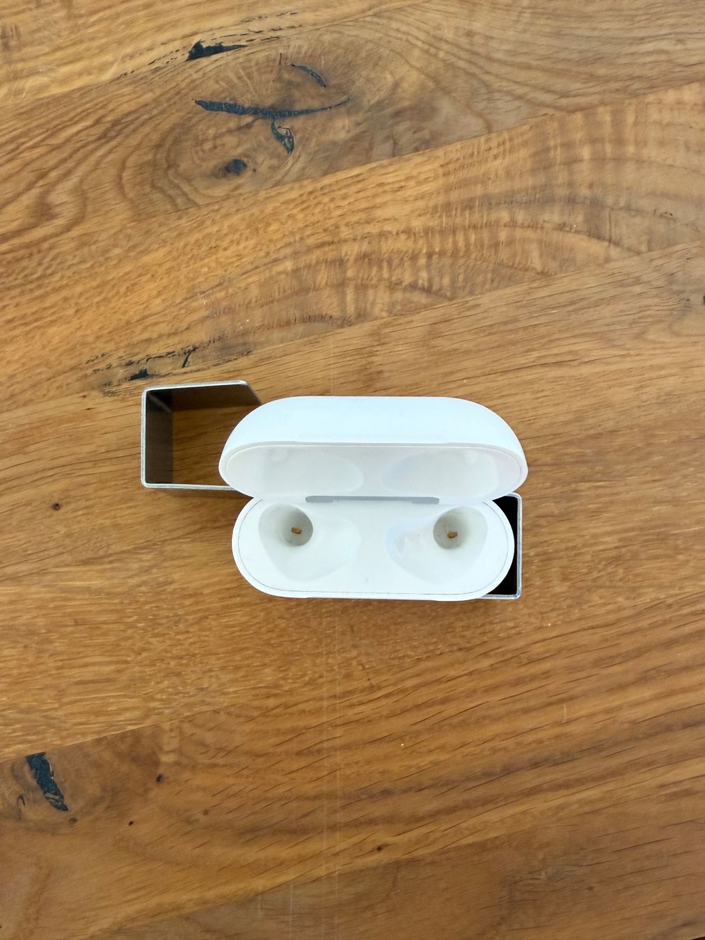 Apple Cuffie: APPLE AirPods 3 Charging Case – Usato da Lausanne venduto da Nine1982 1