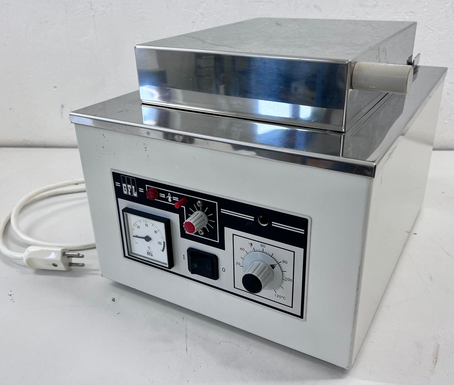 Accessori da laboratorio: GFL Wasserbad 7L – Usato da Niederdorf venduto da LeptonAG_Labor
