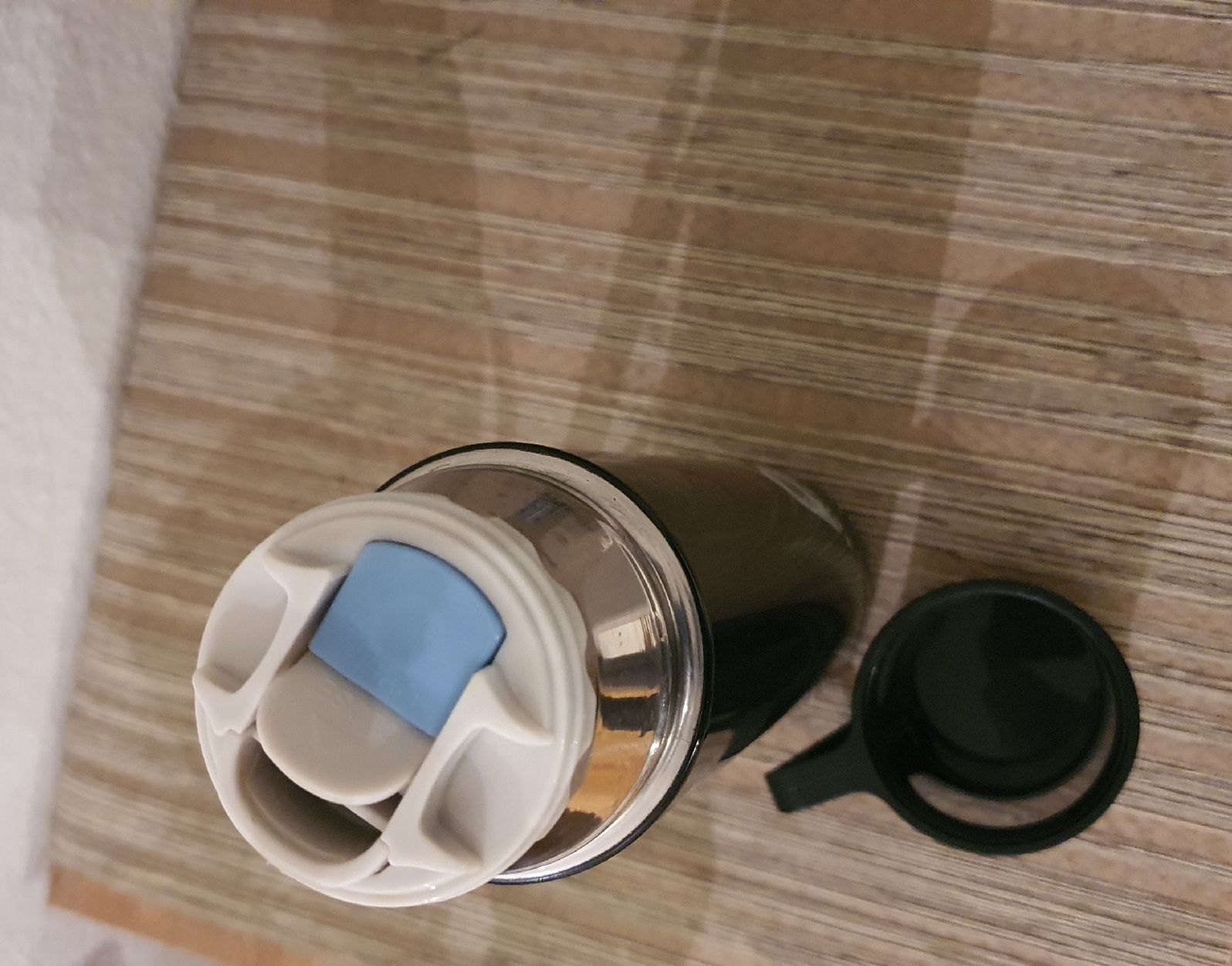 Trinkflaschen & Thermosflaschen: Thermosflasche – Gebraucht aus Wädenswil von sos_6vlx 1
