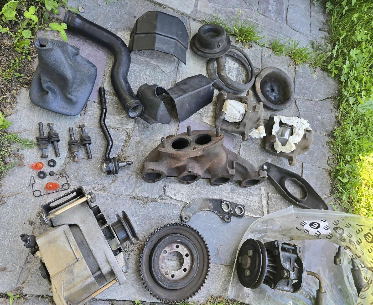 BMW Tutti pezzi di ricambio auto: BMW e30 Div. Teile / Ersatzteile – Usato da Wangs venduto da Restposten.Garage 7