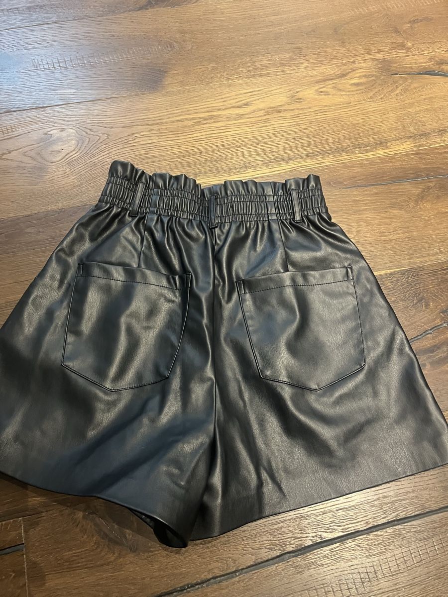 Zara Pantalons: zara leder shorts – Neuf (Voir description) à Zürich par niv_99kd