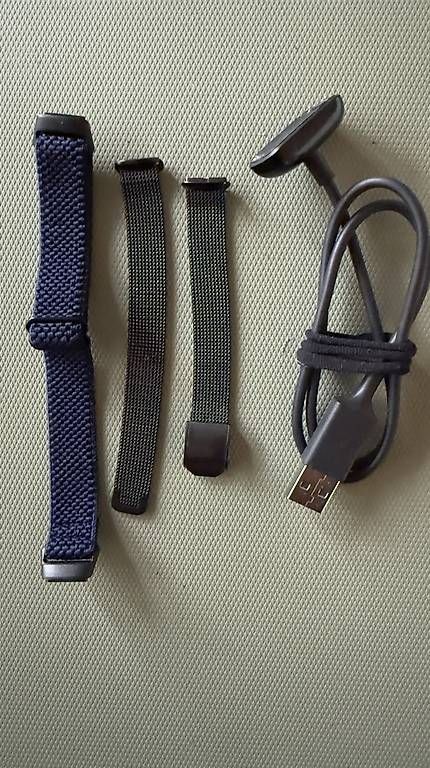 Smartwatch: Fitbit Luxe mit 3 Armbändern – Usato da Zürich venduto da sab_bl7c 3