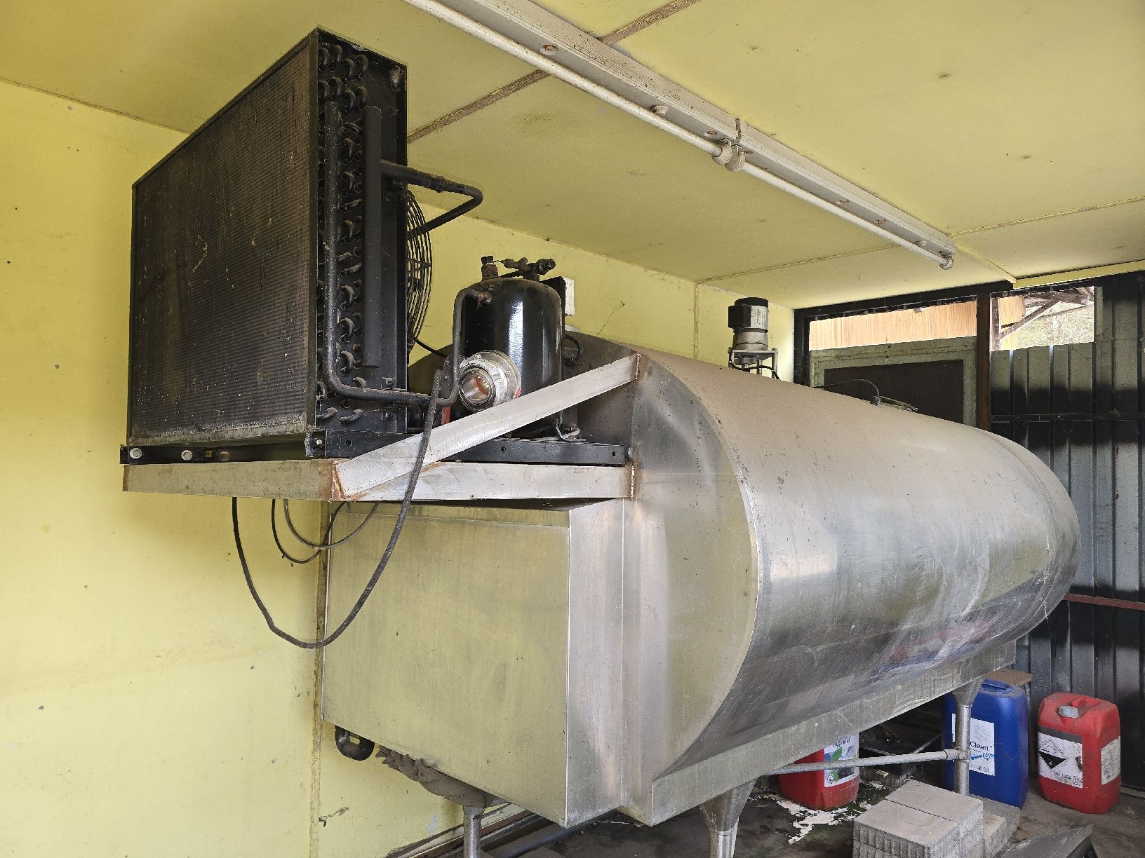 Tecnica di mungitura: Milchtank 2500l – Usato da Remetschwil venduto da Golfbmw6210 1