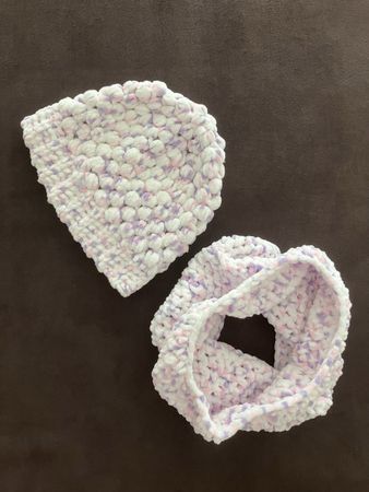 Handarbeit: Flauschige Mütze und Loop für kleines  Mädchen