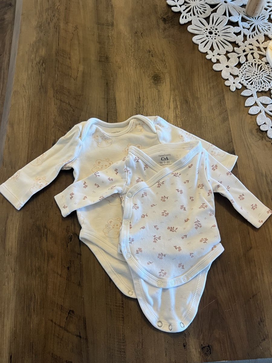 Lotti & Set di vestiti: Diverse Bodys Newborn gr. 50-56 – Nuovo (secondo la descrizione) da Oberdiessbach venduto da Wiederliebe 1