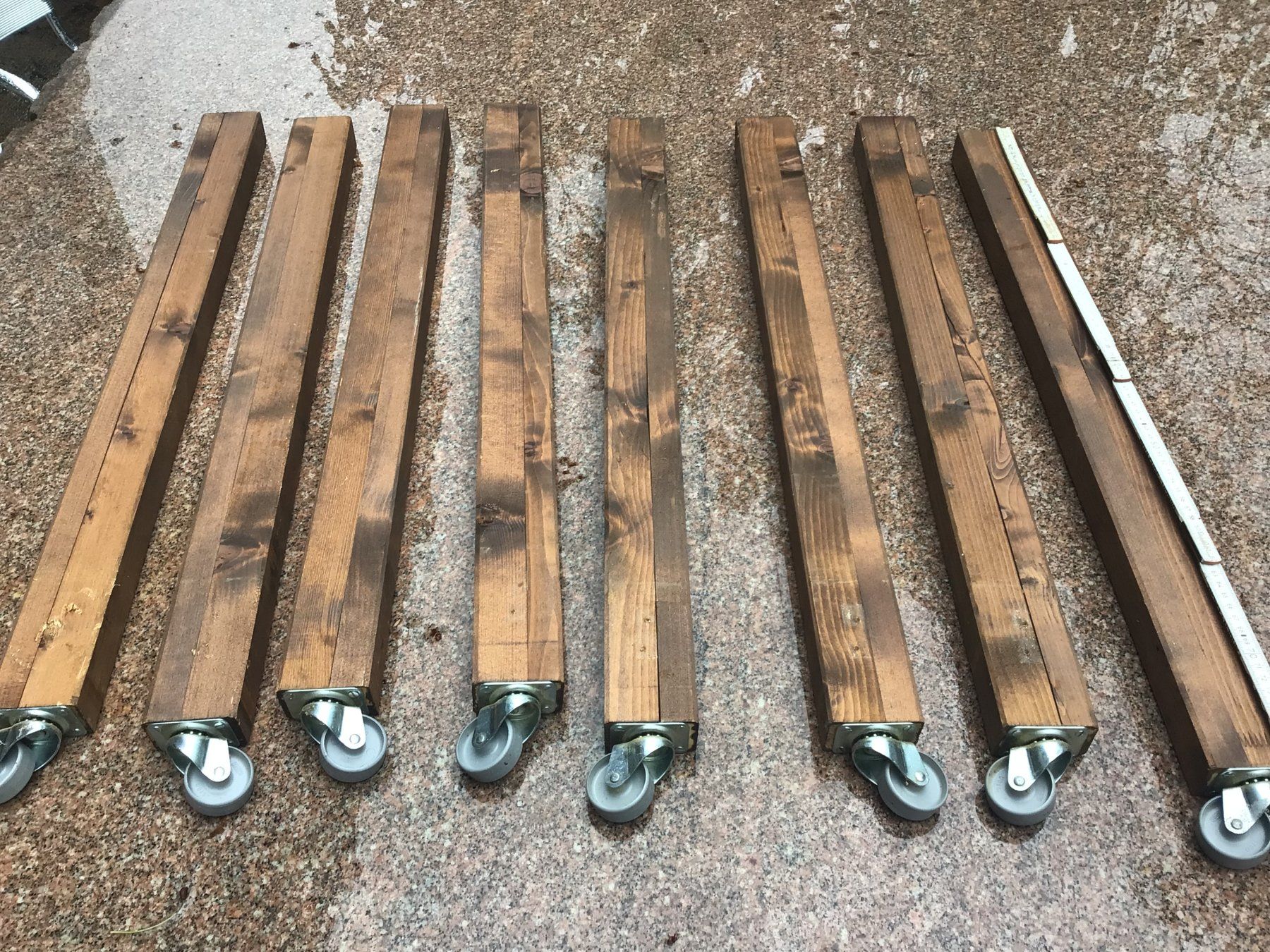 Holzartikel: 8 Holzpfosten mit Räder – Gebraucht aus Schleinikon von Laegern99