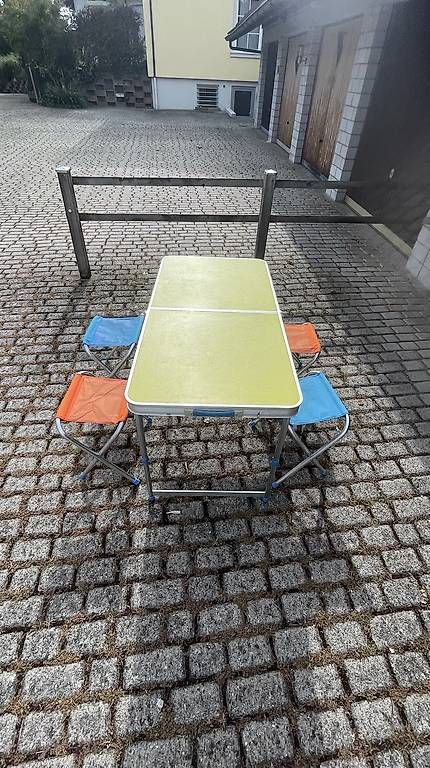 Tavoli: Campingtisch mit Hockern – Usato da Aeschi SO venduto da sim_sp26 1