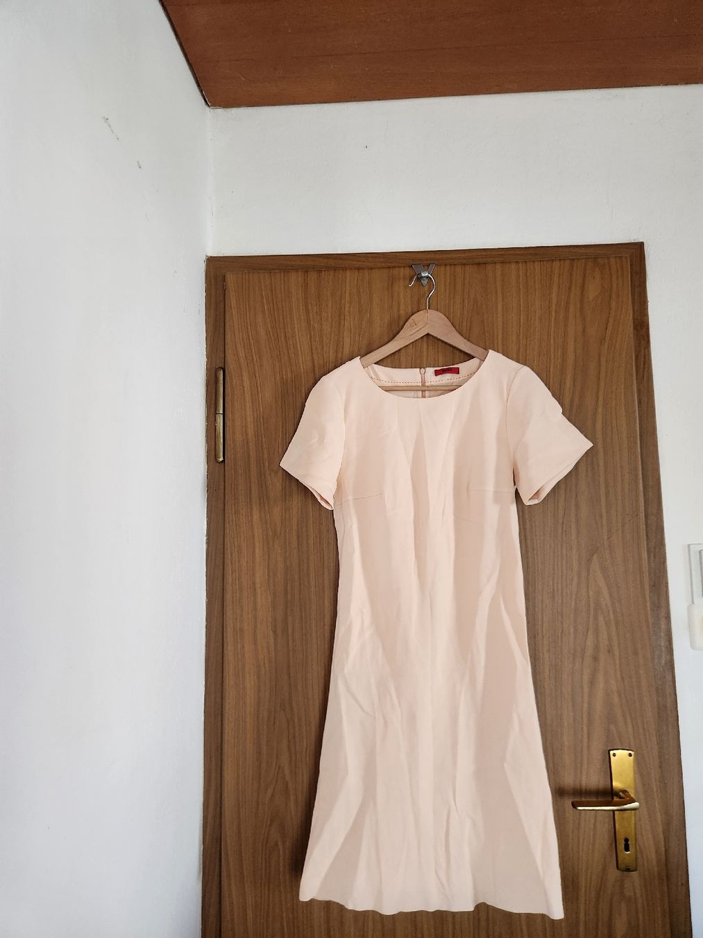 Hugo Boss Robes: Robe d'été HUGO BOSS rose taille 38 – D'occasion à Niedergösgen par Eva2410