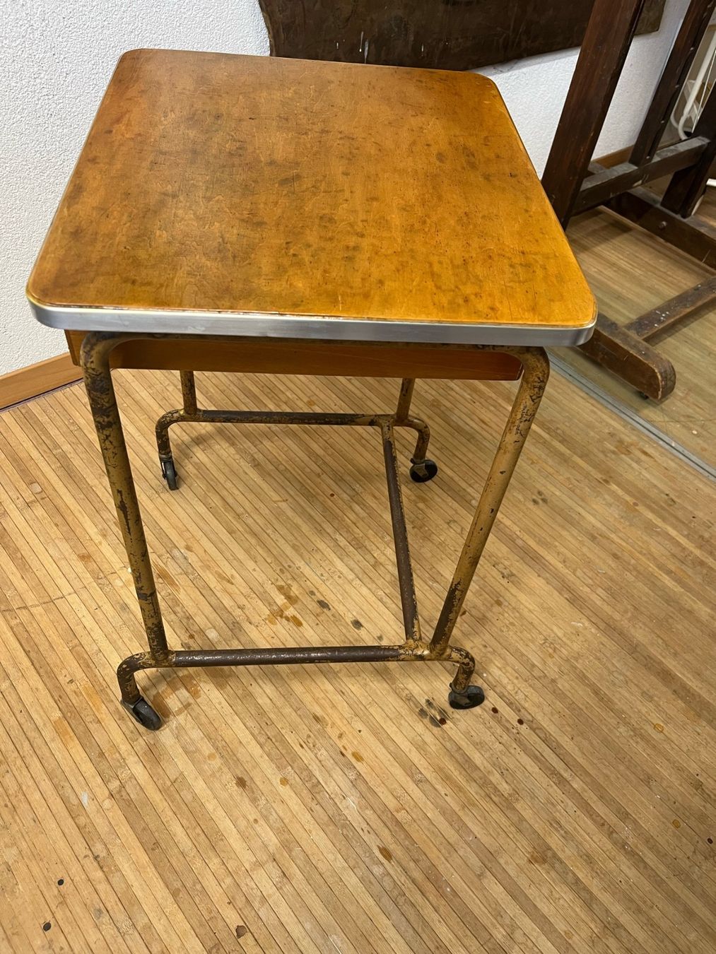 Tische: Vintage Arbeitstisch – Gebraucht aus Schachen LU von argentum5 4