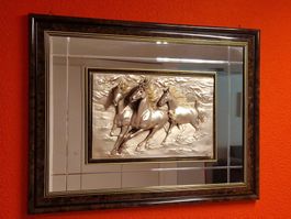 Spiegelbild mit Pferden in 3D mit Nussholzrahmen