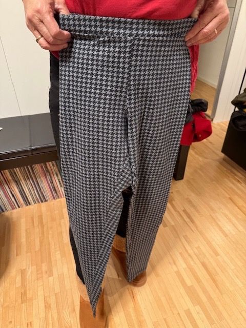 Tezenis Leggings: TEZENIS Leggins Gr. S schwarz/grau Houndstooth Muster – Gebraucht aus Winterthur von projectcleanup