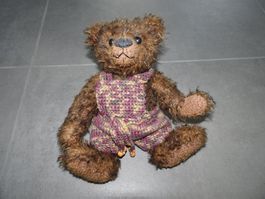 Süsser Teddybär mit Strick-Overall, braun, ca 20cm - Antik ?