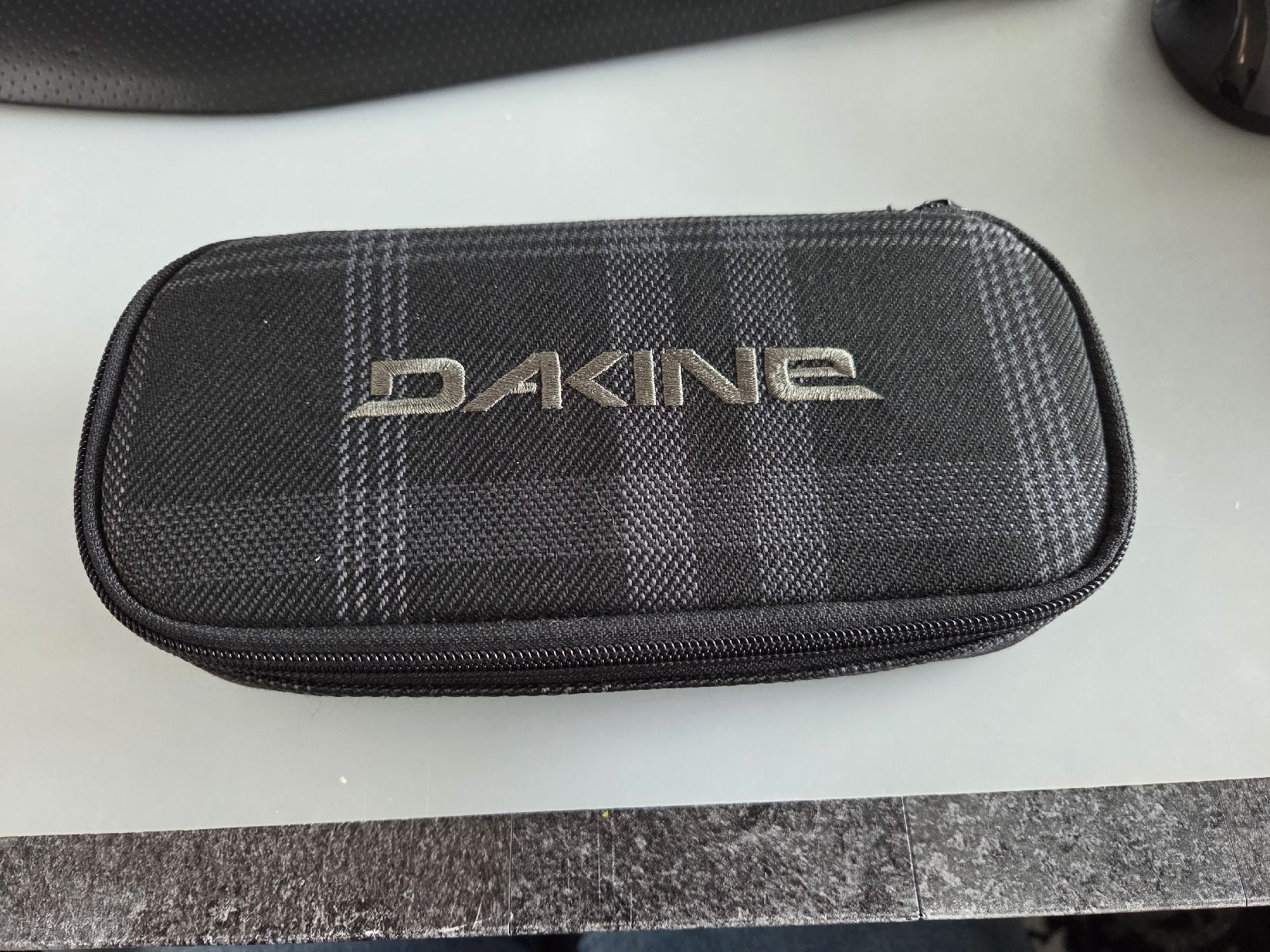 Dakine Astucci : DAKINE Etui – Usato da Lostorf venduto da _Venus_