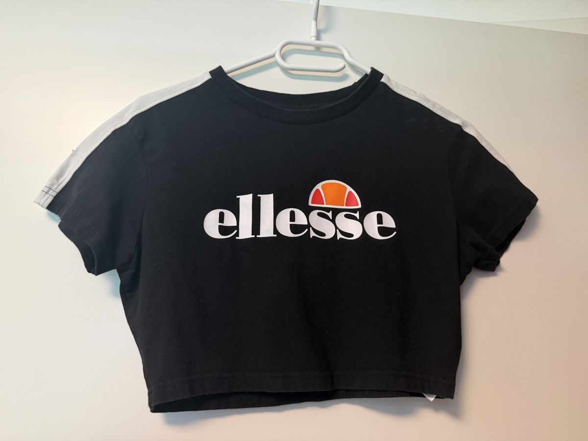 Ellesse Blouses, T-shirts & Tops: Mädchen T-Shirt schwarz Grösse 38 – D'occasion à Ruggell par luana_23