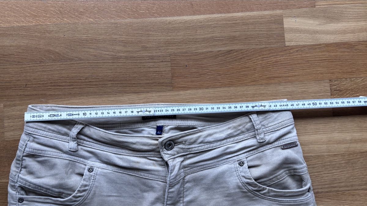 Pantaloni: Cordhose Red Button, Gr. 42 (NILE) – Nuovo (secondo la descrizione) da Basel venduto da Defne 3