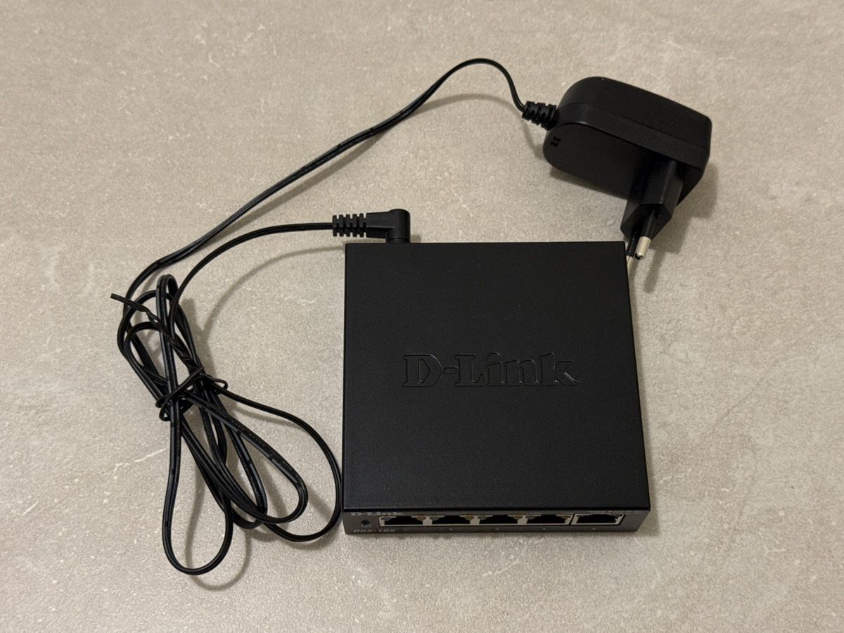 Dlink Hub & Switch: D-Link Switch 5-Port Metallgehause – Usato da Rüti ZH venduto da Kiwi02