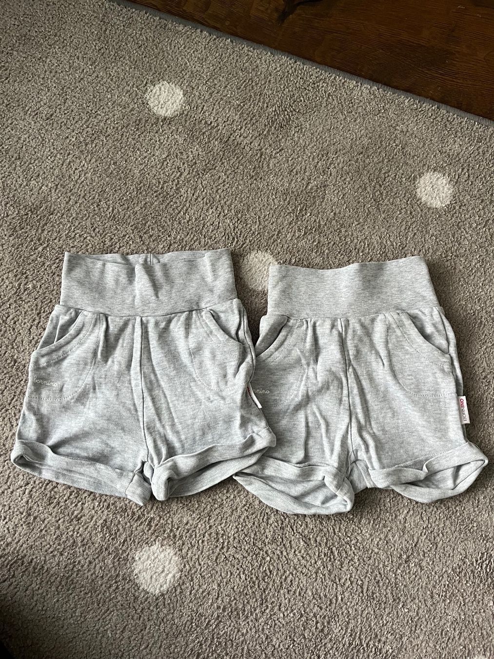 Pantaloni: Kurze Stoffhosen 62/68 – Usato da Villnachern venduto da schudelinho