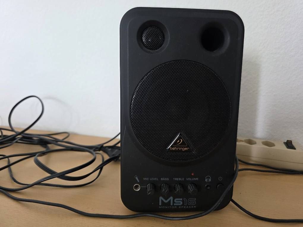 Casse acustiche: PC-Tisch, Logitech Lenkrad-Set und Yamaha Audiogramm 3 – Usato da Winterthur venduto da kha_5qfz 1