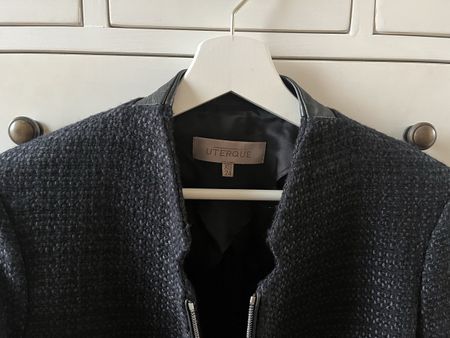 Uterqüe Bouclé Jacke in schwarz