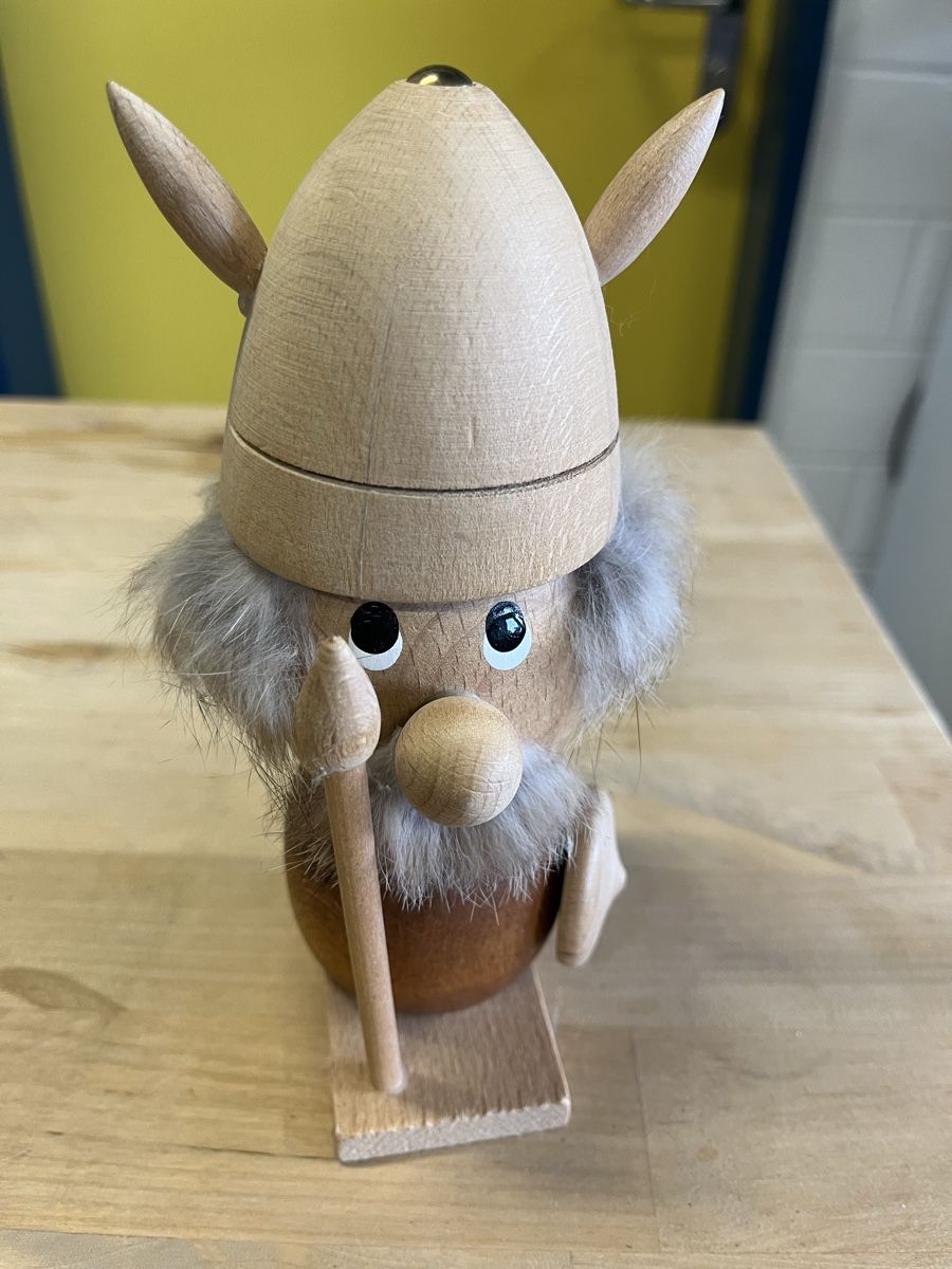 Figuren: Holzfigur Wikinger Handarbeit Dänemark – Gebraucht aus Strengelbach von RaenAntikDesign