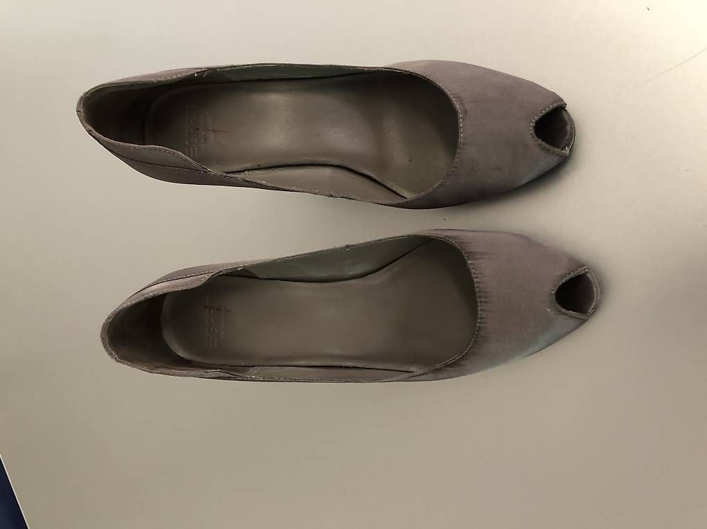 Scarpe da donna: Scarpe décolleté grigio argento – Usato da Riva San Vitale venduto da bau64 2