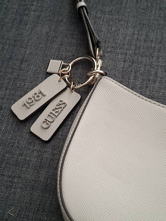 Taschen für Damen: Guess Tasche Beige – Gebraucht aus Wilderswil von syr_gb6w 1