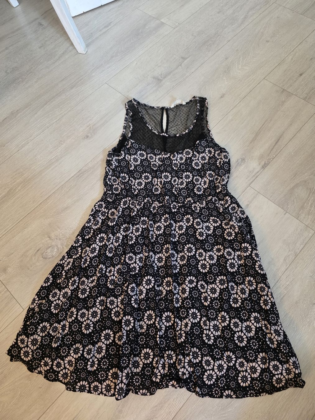 Vestiti: Kleid REVIEW Spitze Blumenmuster Grösse S gebraucht – Usato da Wigoltingen venduto da Zuckerfee84