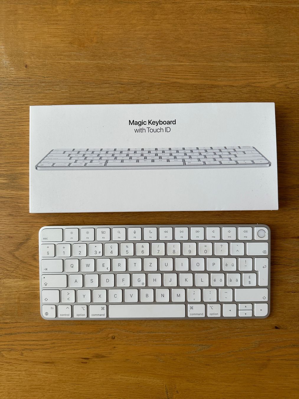 Apple Claviers: Apple Magic Keyboard mit Touch ID, CH-Layout – Neuf (Voir description) à Küsnacht ZH par noah_4463