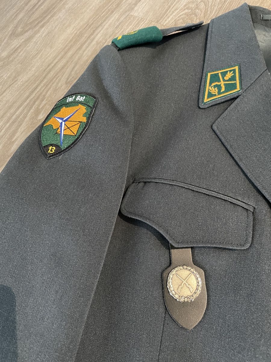 Schweizer Armee Uniformi: Ausgangsuniform 95 schweizer Armee – Usato da Schwarzenegg venduto da leone_salvatore 2