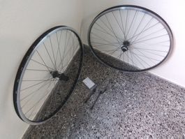Qualitäts Laufradsatz 28" SHIMANO EXAL SP19 Disc V-Brake