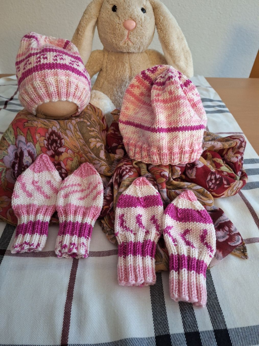 Lotti & Set di vestiti: Käppli und Händschli – Nuovo e nell'imballaggio originale da Passugg venduto da alboschetto 1