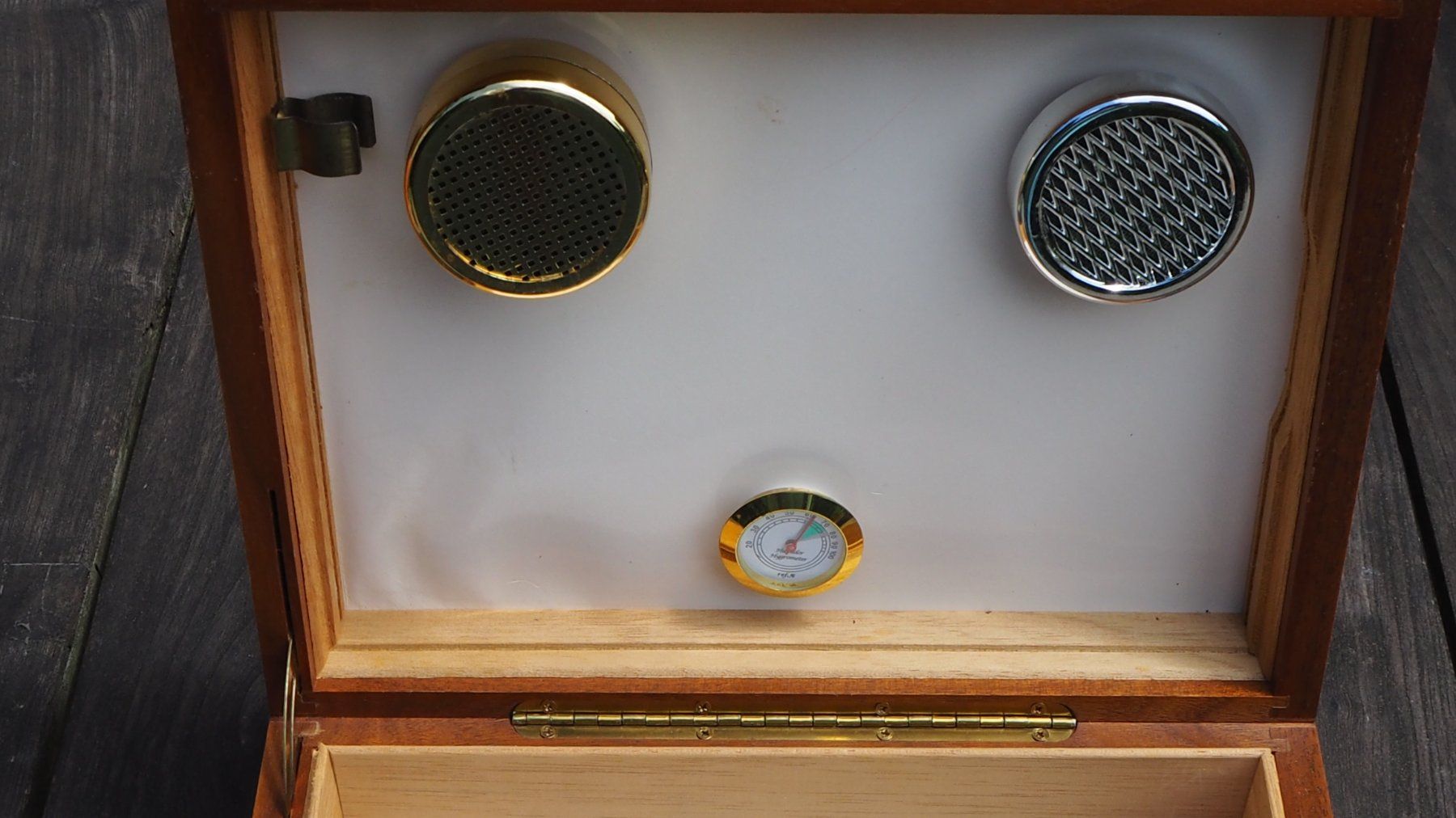Humidor per sigari: Humidor aus Wahlnussholz – Usato da Fregiecourt venduto da Thorvaldson 3