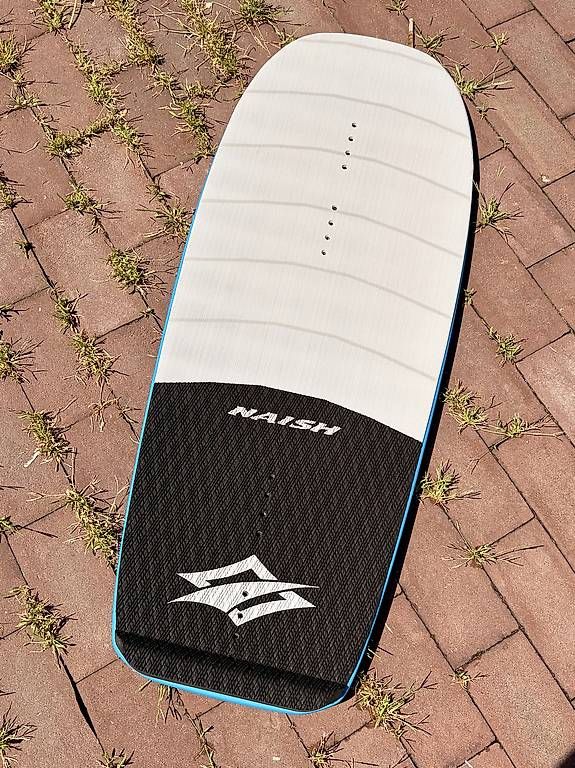 Naish Tavole da surf e di nuoto: Pump und Kite Foil Board NAISH Macrochip 100 – Usato da Richterswil venduto da Traemlis