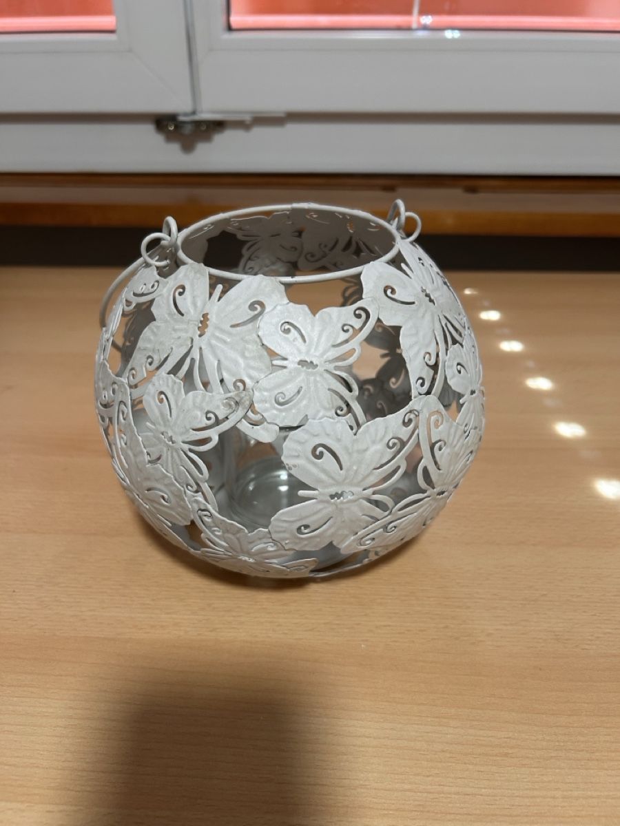 Laternen: Laterne mit Blumenmotiv weiss Kugelform – Gebraucht aus Hergiswil LU von Elocin1991