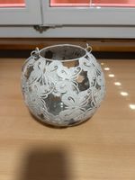 Laterne mit Blumenmotiv weiss Kugelform