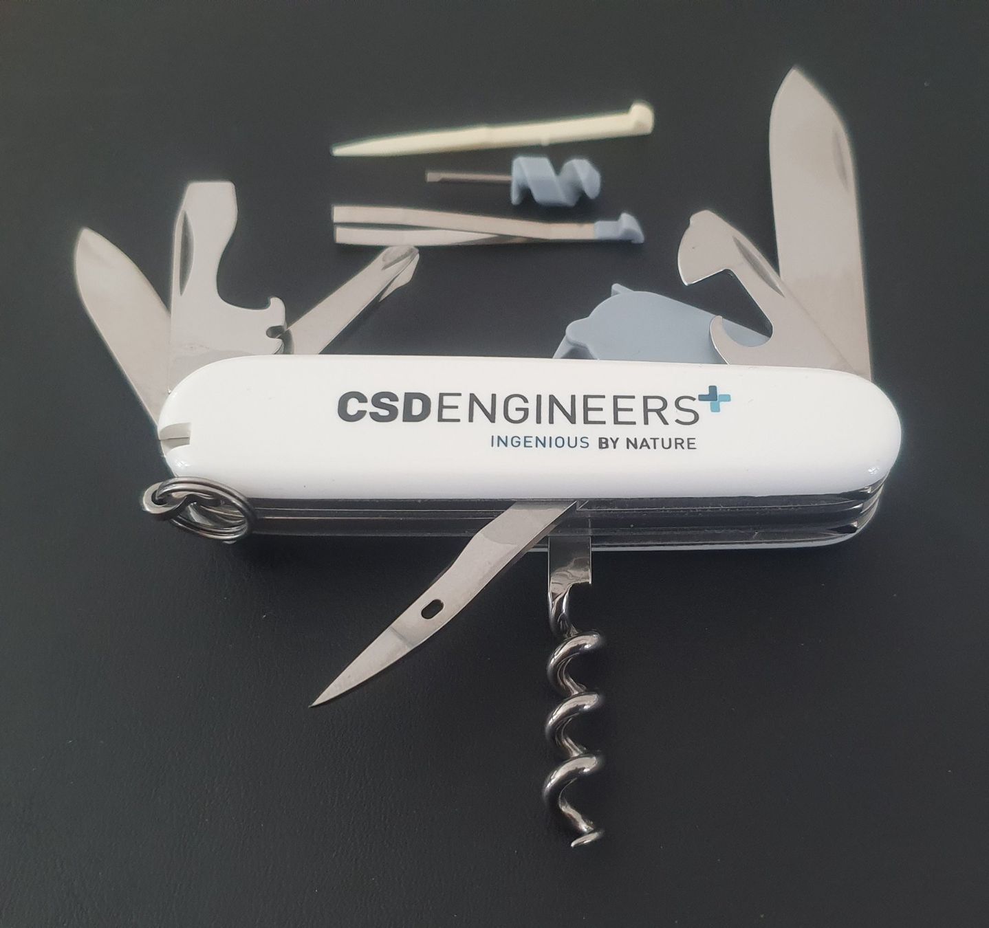 Victorinox Coltelli tascabile: 3 Victorinox Taschenmesser mit Logo – Nuovo (secondo la descrizione) da Härkingen venduto da MarianneSi 2