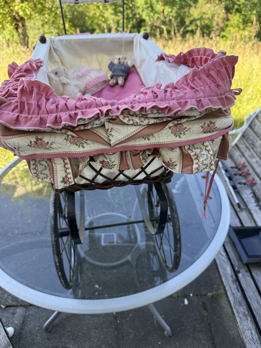 Carrozzine per bambole: Antiker Puppenwagen – Usato da Embrach venduto da Tom1717 2