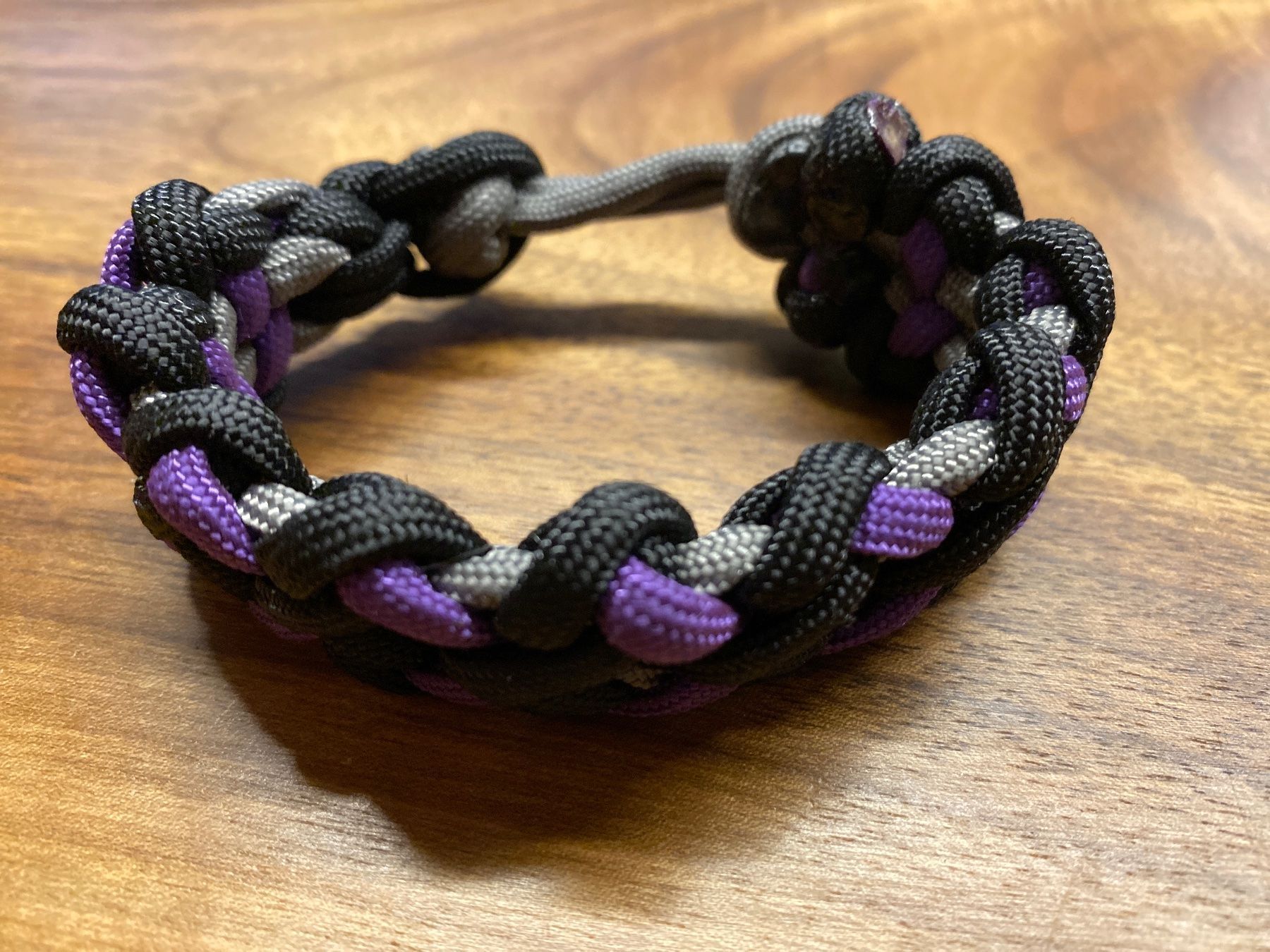 Bracciali & Braccialetti: Armband aus Paracord 550 – Nuovo (secondo la descrizione) da Reinach BL venduto da Sdruefenacht 1