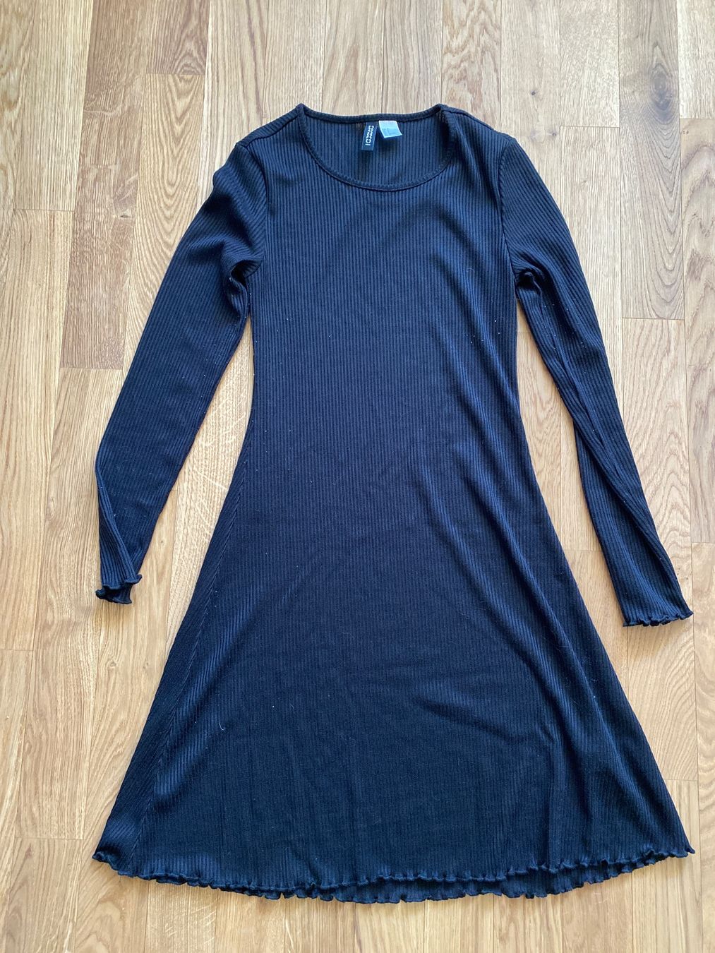 H&M Vestiti: Schwarzes geripptes Langarmkleid – Usato da Bern venduto da mue_yhz5 1