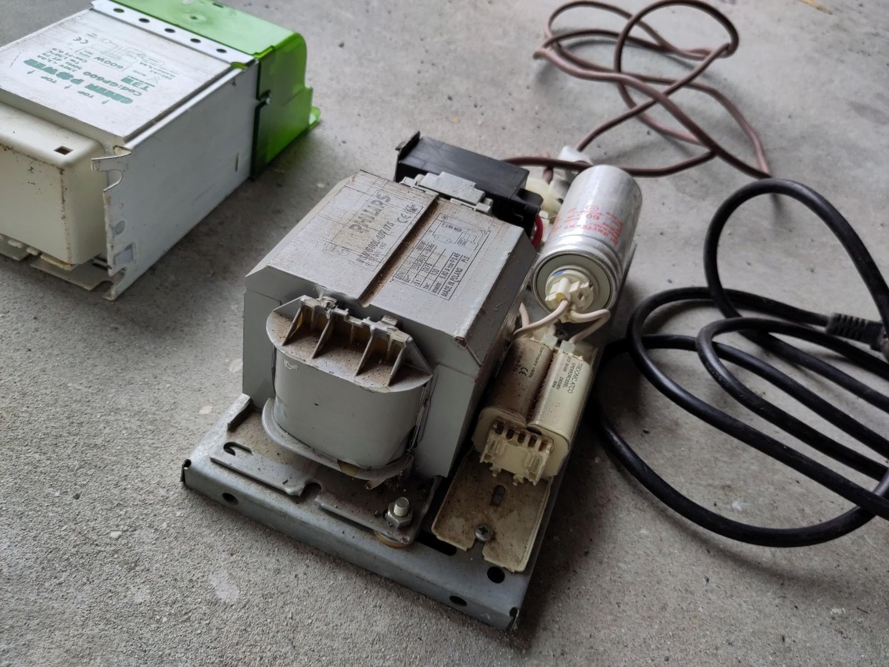 Alimentazione elettrica: Philips 600W Transformer for Lamps – Usato da Capolago venduto da Bomberz 3