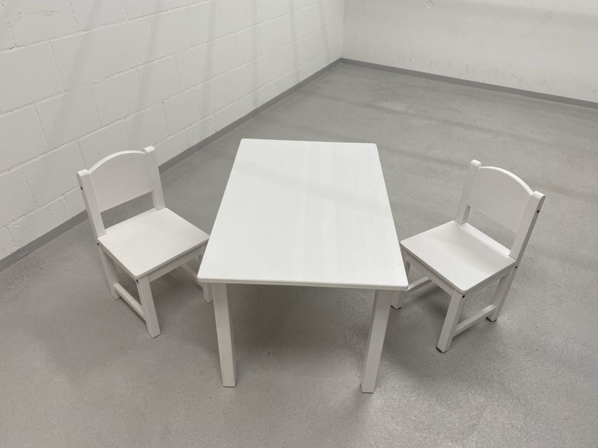Ikea Set di tavolo e panche: Kindertisch Sundvik Ikea weiss mit 2 Stühlen – Usato da Zollikofen venduto da nilsa