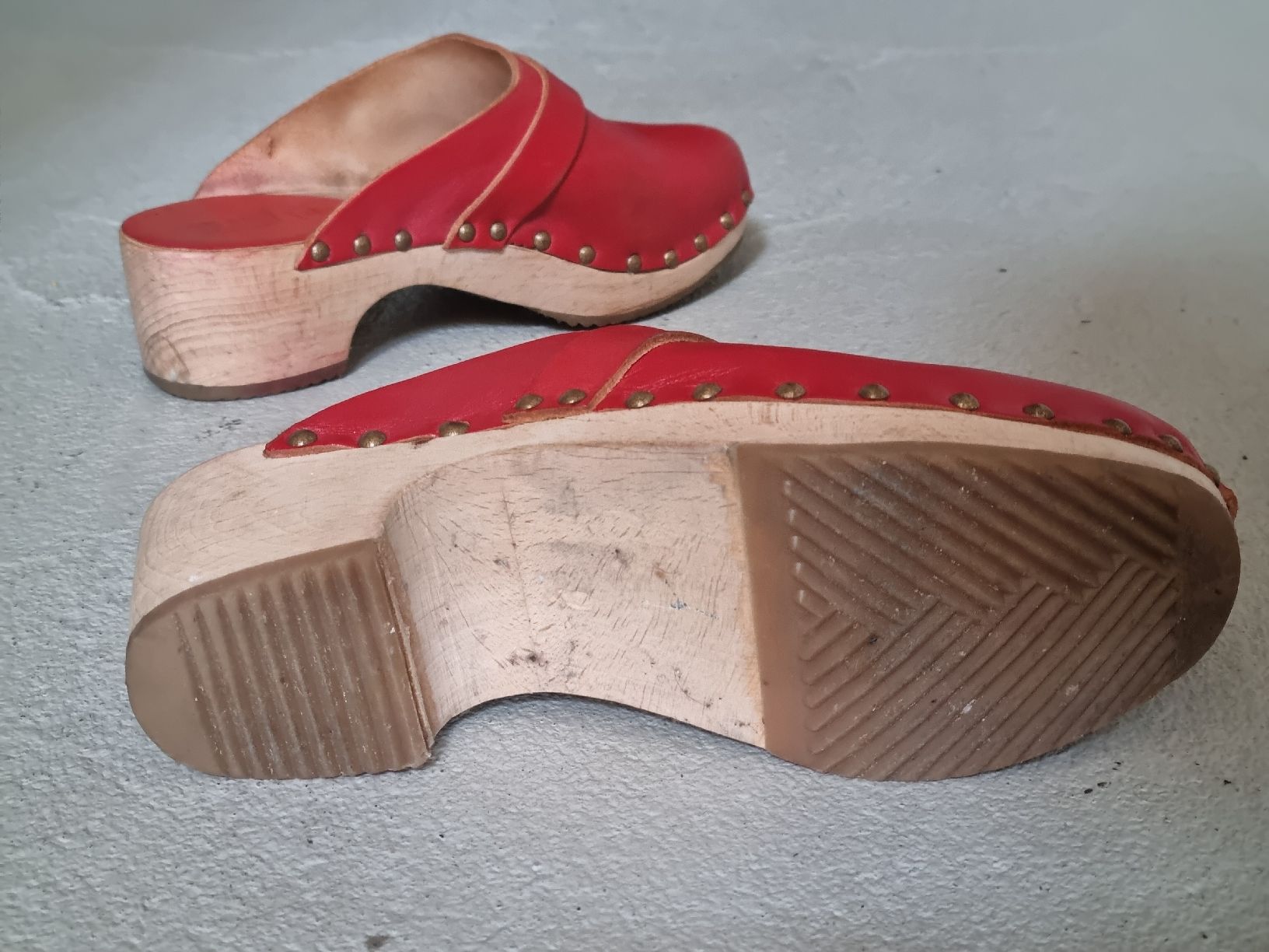 Scarpe da uomo: Sabots en cuir rouge, marque Bosabo, point. 39 – Usato da vevey venduto da komulainen 3