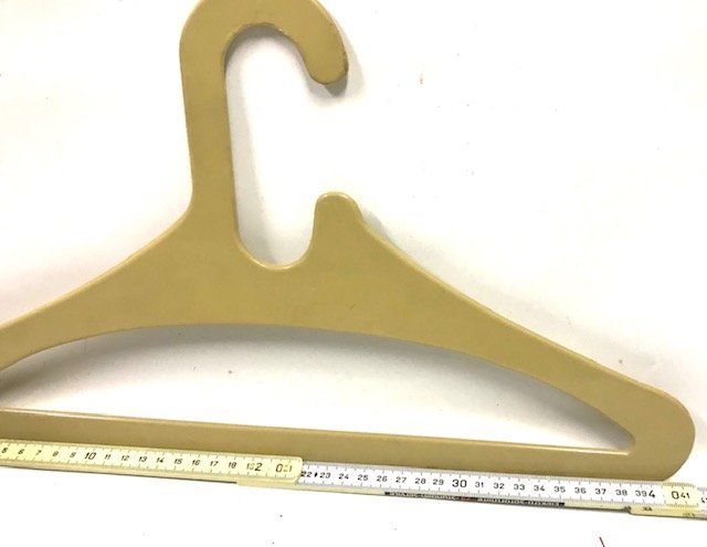 Appendiabiti: 3 Kleiderbügel 70er beige – Usato da Zürich venduto da gigimai67 3